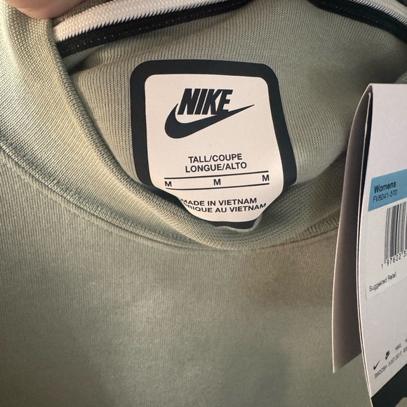 BNWT Women’s Nike Sportswear Tech Fleece Oversized Crew-Neck Sweatshirt - Picture 7 of 8